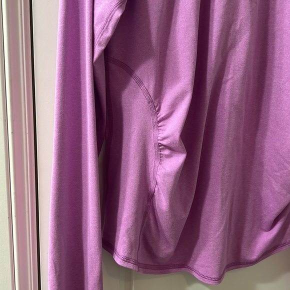 Maternity workout top. - Picture 3 of 4